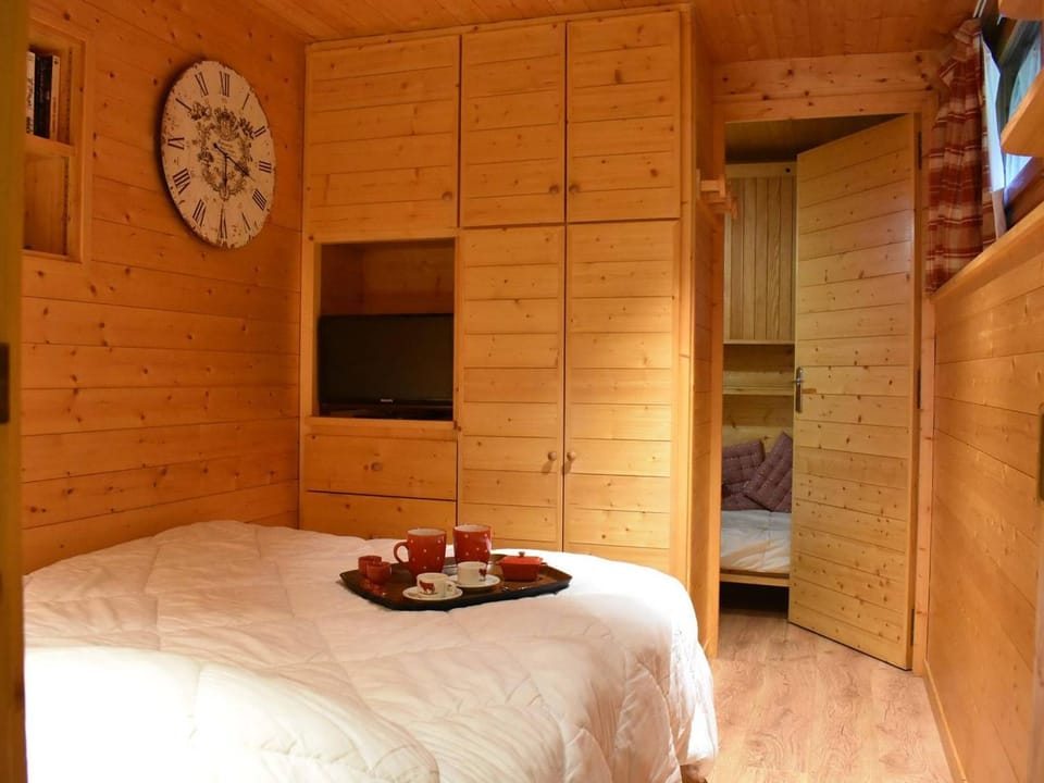 Appartement cosy avec cheminée, terrasse et parking, proche pistes et commerces - Méribel - FR-1-180-552 Apartment in Les Allues