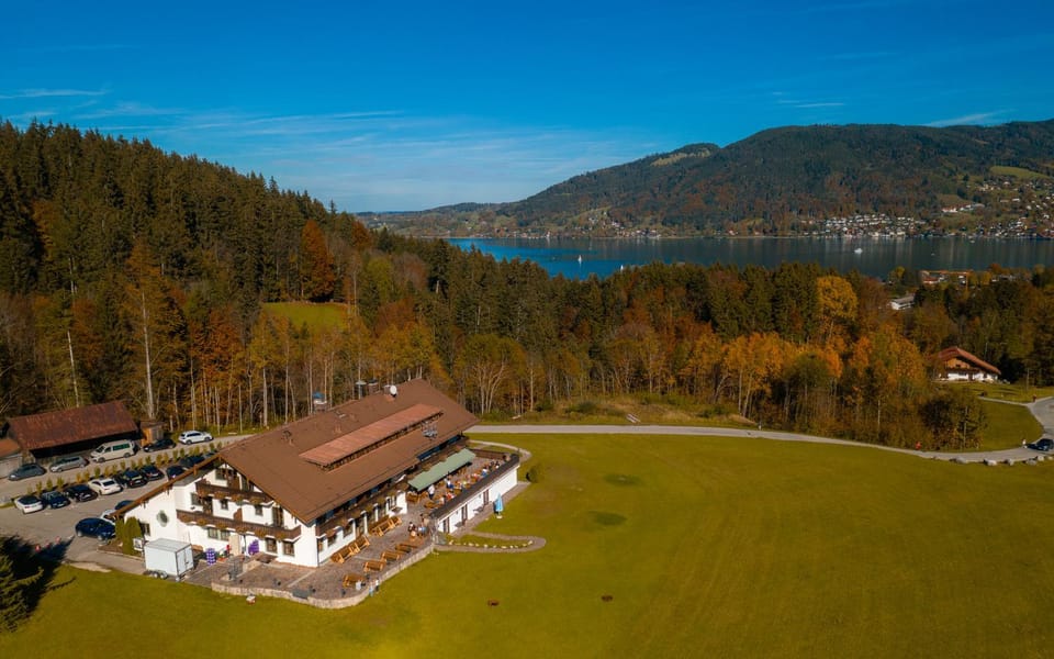 Property building, Natural landscape, Bird's eye view, Lake view, Mountain view