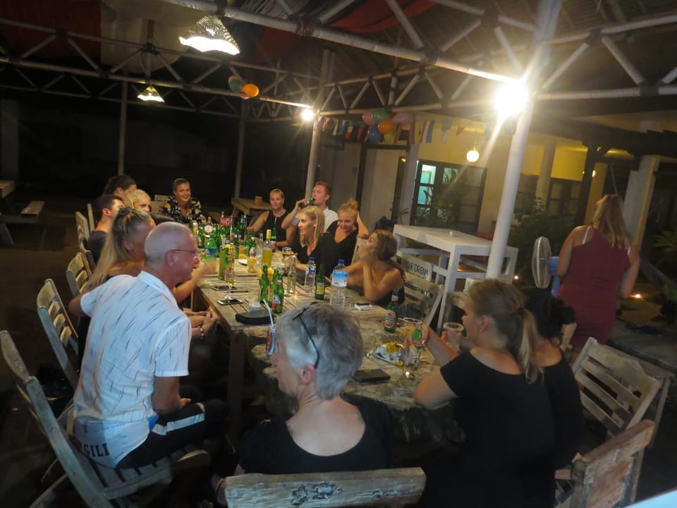 BBQ facilities, Lounge or bar, Continental breakfast, English/Irish breakfast, Lunch, Dinner, Alcoholic drinks, group of guests
