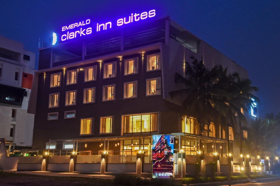 Facade/entrance, Night
