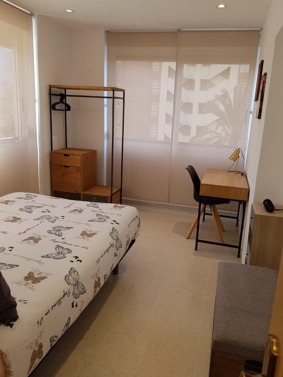 Seating area, Bedroom, wardrobe
