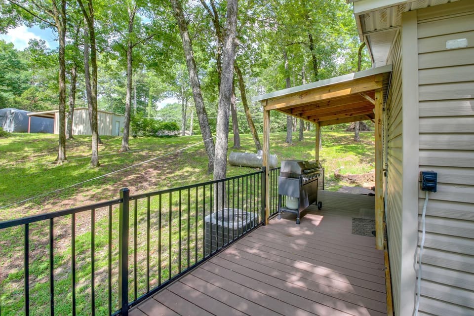Lakefront Arkansas Home w/ Dock & Sunroom House in Garland County