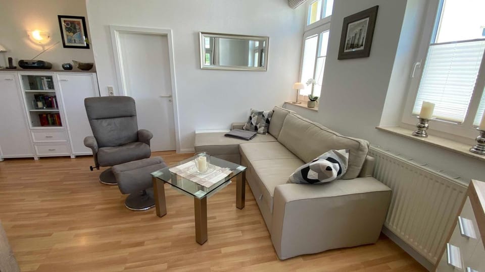 Living room, Photo of the whole room, Seating area