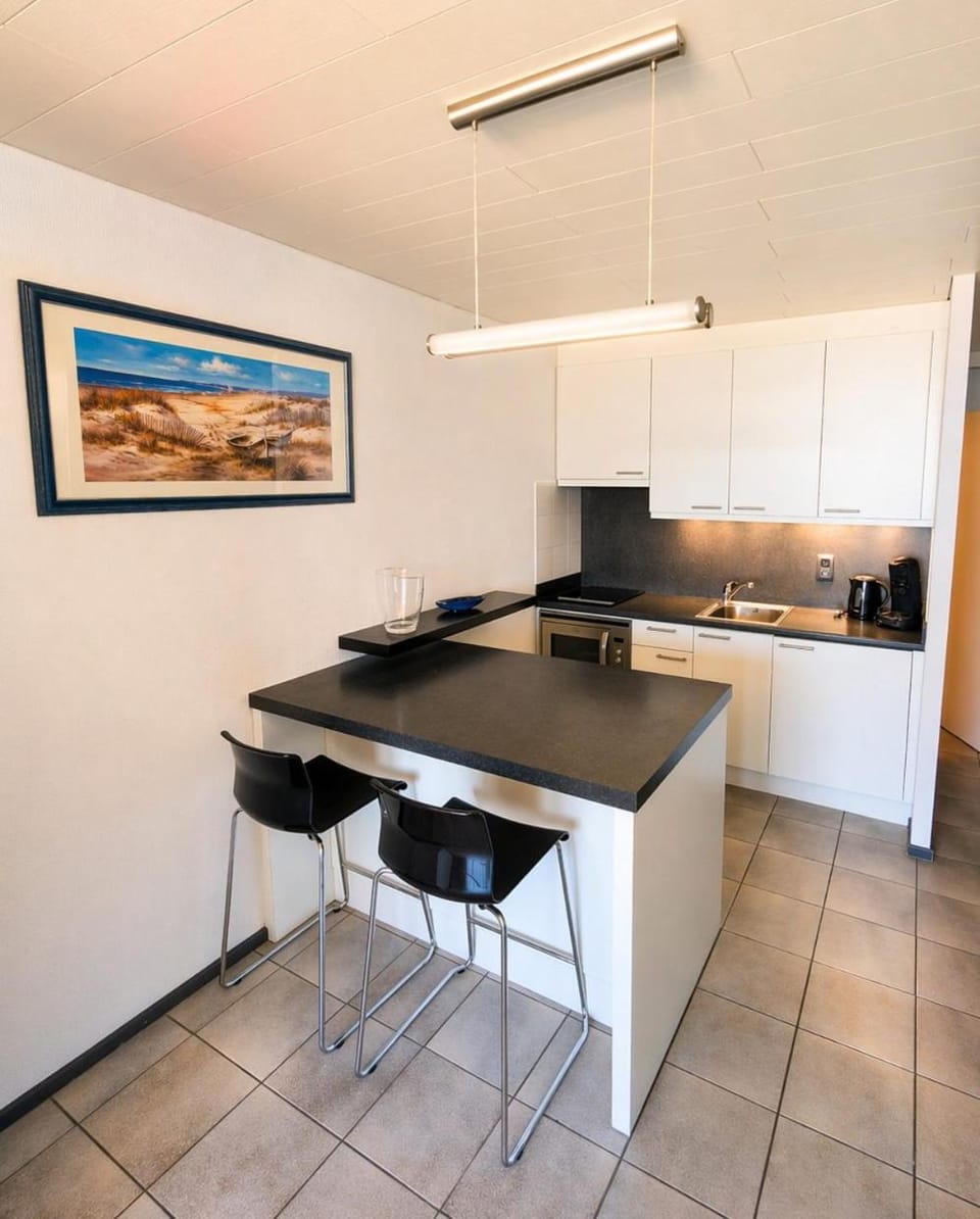 Modern studio direct Seaview & free parking Apartment in Ostend