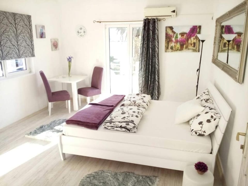 Dining area, Bedroom