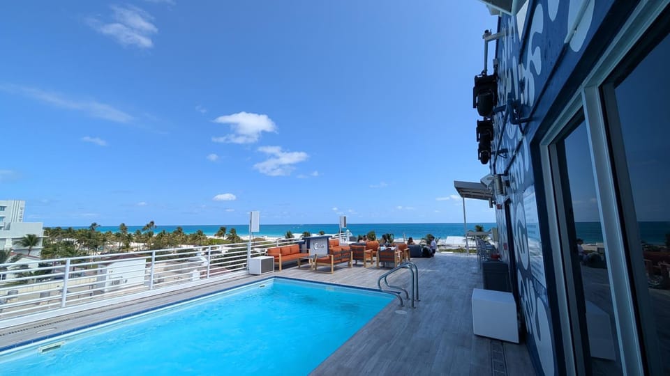VERSACE MANSION VIEW SUITE at THE STRAND Apartment in Flamingo Lummus