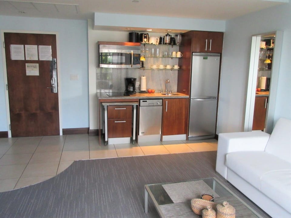 Kitchen or kitchenette, Living room