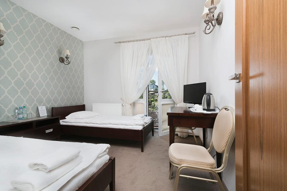 Bed, TV and multimedia, Balcony/Terrace, Photo of the whole room, Bedroom, Area and facilities, towels