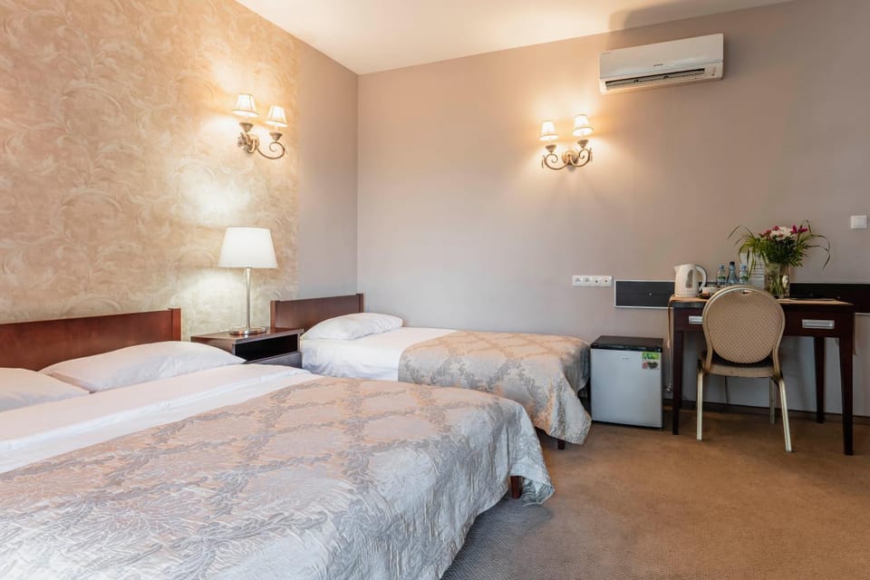 Bed, Coffee/tea facilities, Photo of the whole room, Bedroom, towels, air conditioner