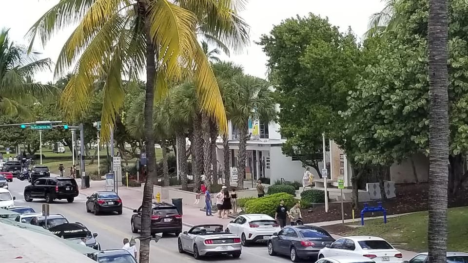 Balcony/Terrace, Landmark view, Sea view, Street view