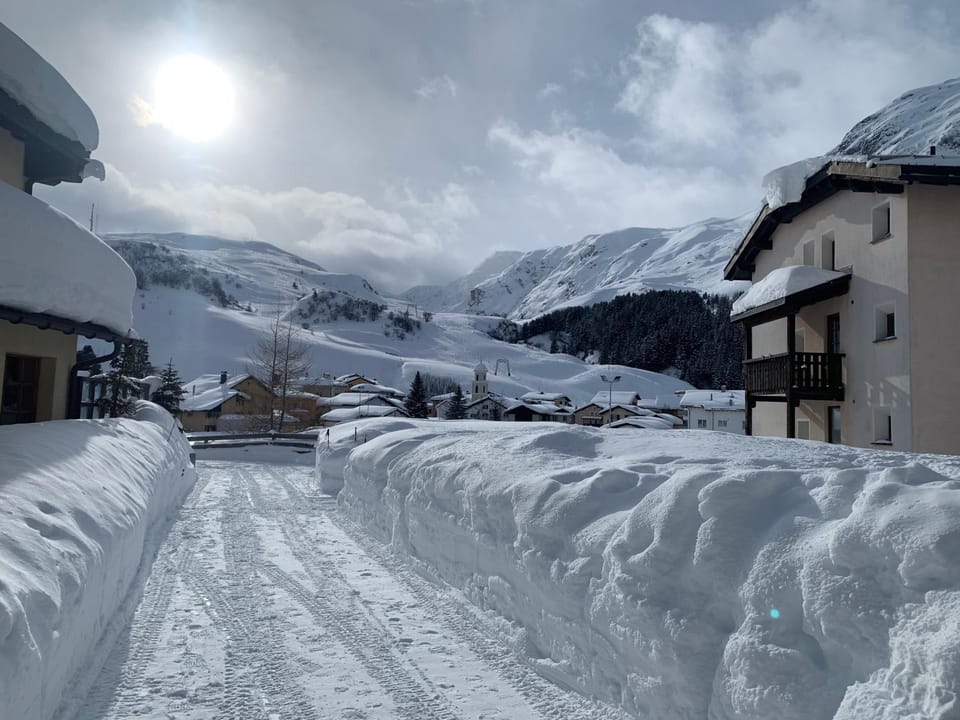 Ferienwohnung in den Bergen mit grosser Terrasse Apartment in Canton of Grisons