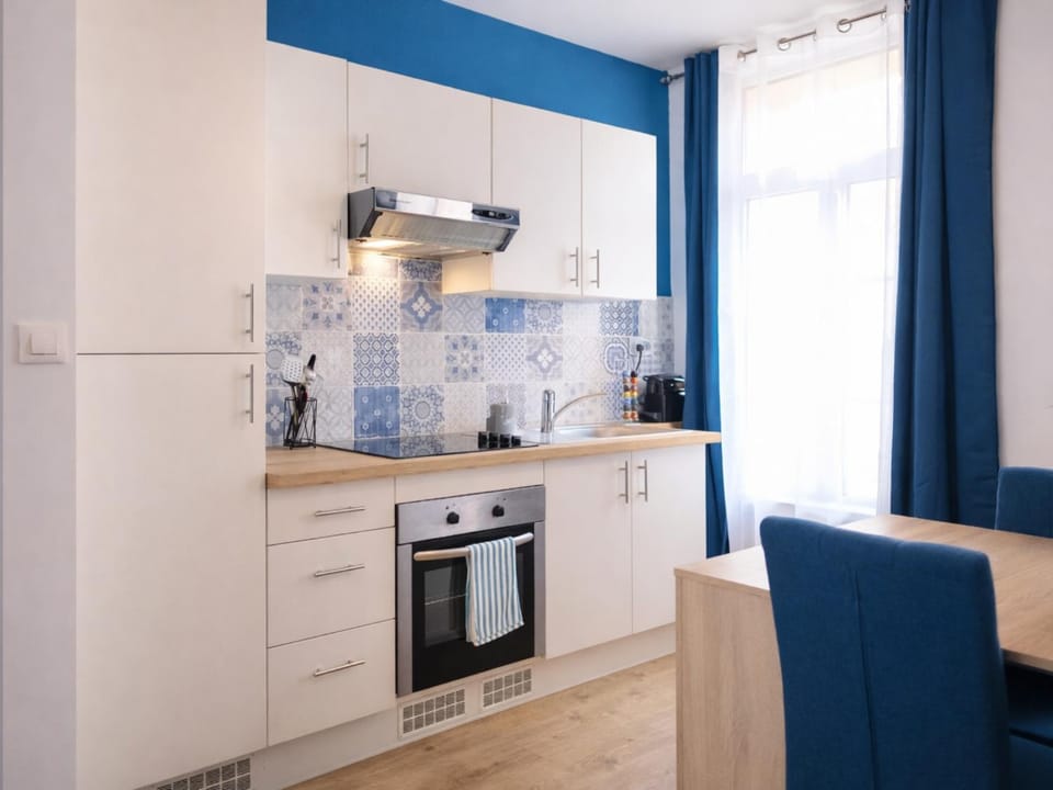 Dining area, oven, kitchen