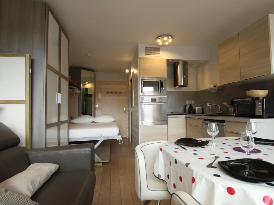 Studio rénové 4 pers à Saint-Chaffrey avec balcon, classé 3 étoiles - FR-1-330E-117 Apartment in Saint-Chaffrey