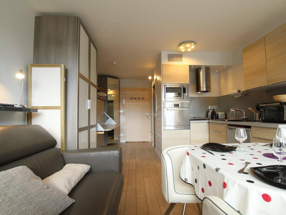 Studio rénové 4 pers à Saint-Chaffrey avec balcon, classé 3 étoiles - FR-1-330E-117 Apartment in Saint-Chaffrey
