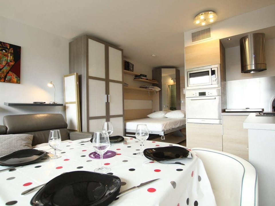 Studio rénové 4 pers à Saint-Chaffrey avec balcon, classé 3 étoiles - FR-1-330E-117 Apartment in Saint-Chaffrey