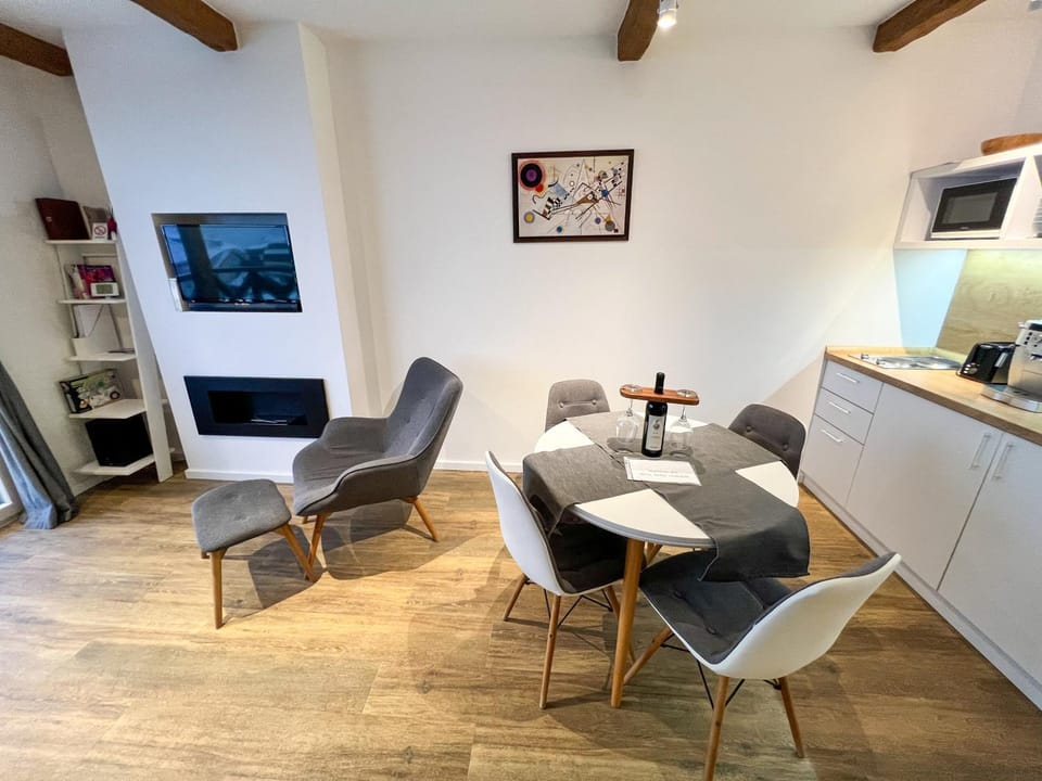 Living room, Dining area, kitchen
