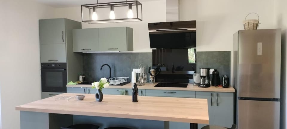 Kitchen or kitchenette, kitchen