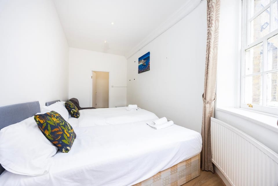 Bed, Photo of the whole room, Bedroom, internet, towels