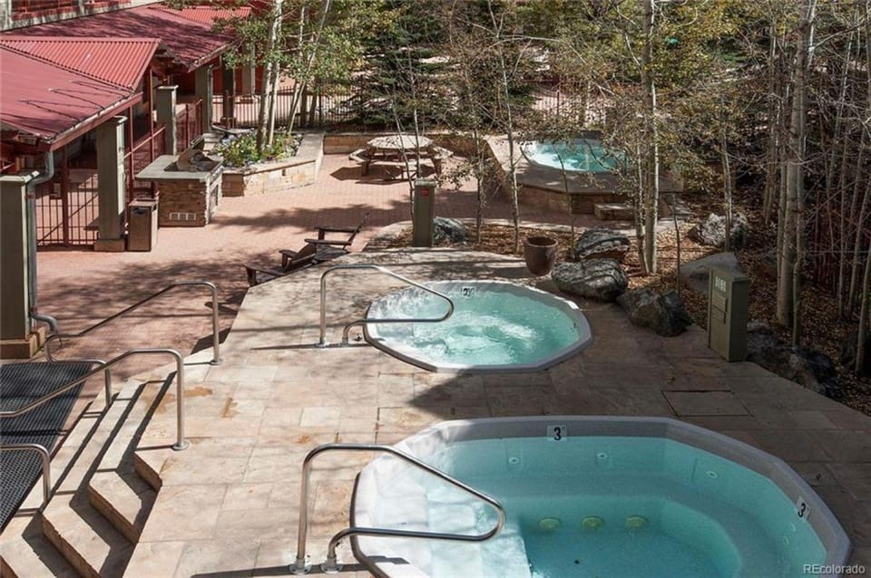 Hot Tub, Swimming pool
