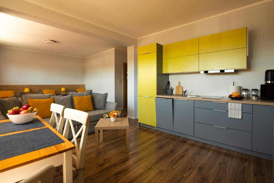 Kitchen or kitchenette, Living room, Seating area, Dining area, oven, stove