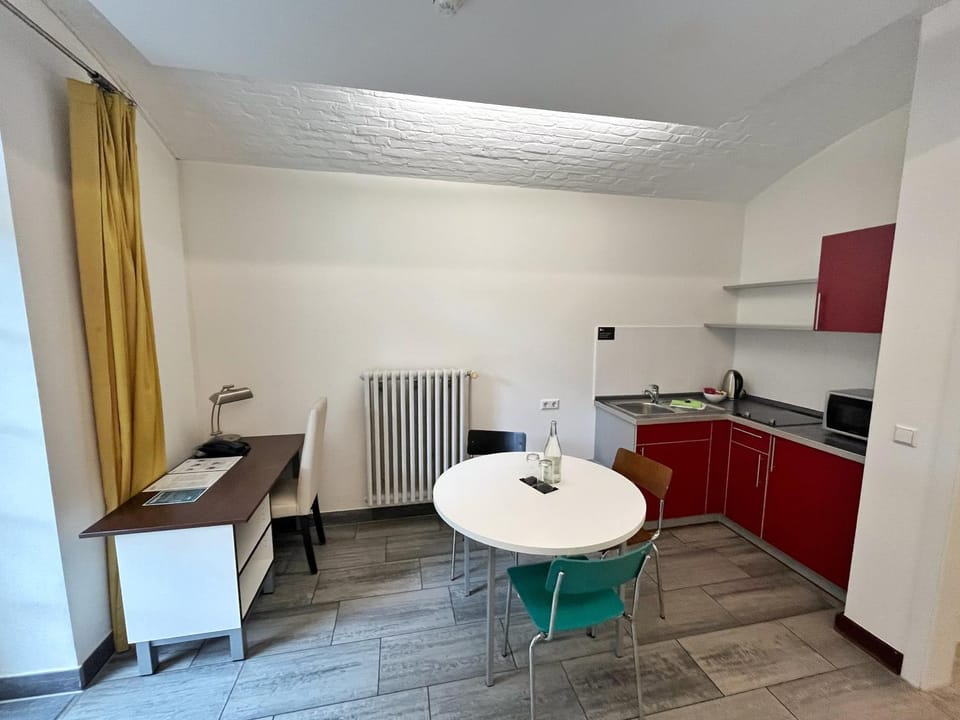 Seating area, kitchen