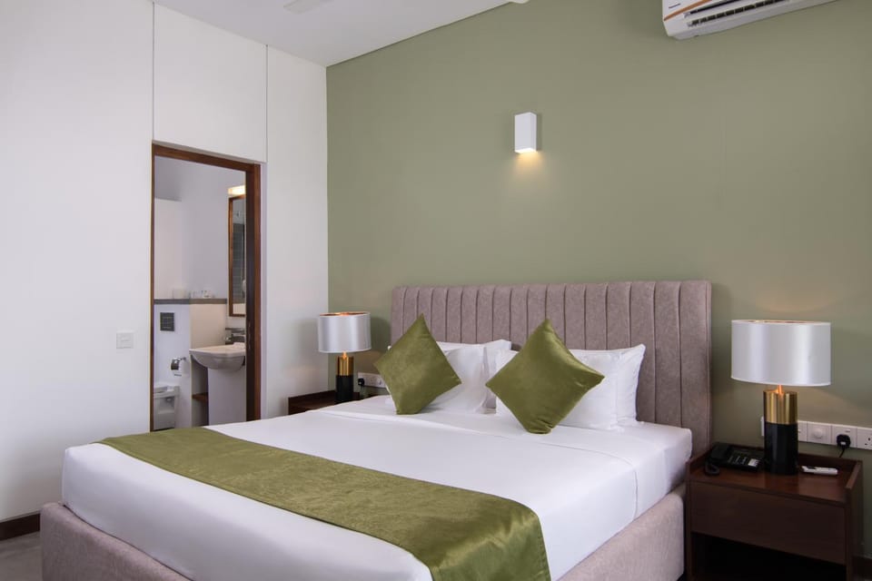 Photo of the whole room, Bedroom, air conditioner
