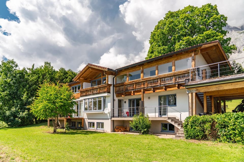 Property building, Garden, Balcony/Terrace