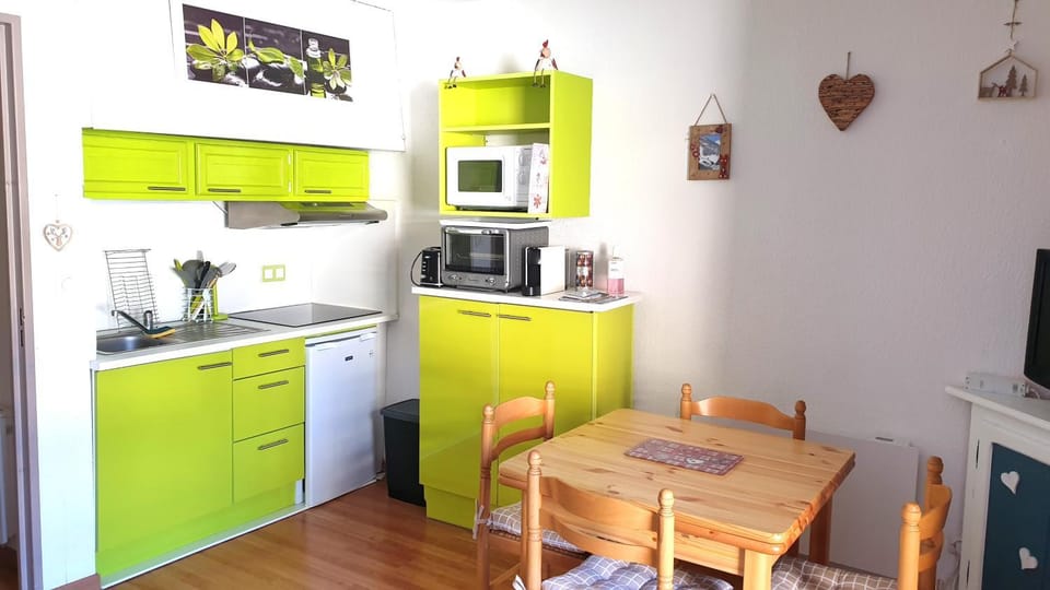Kitchen or kitchenette, Dining area, kitchen