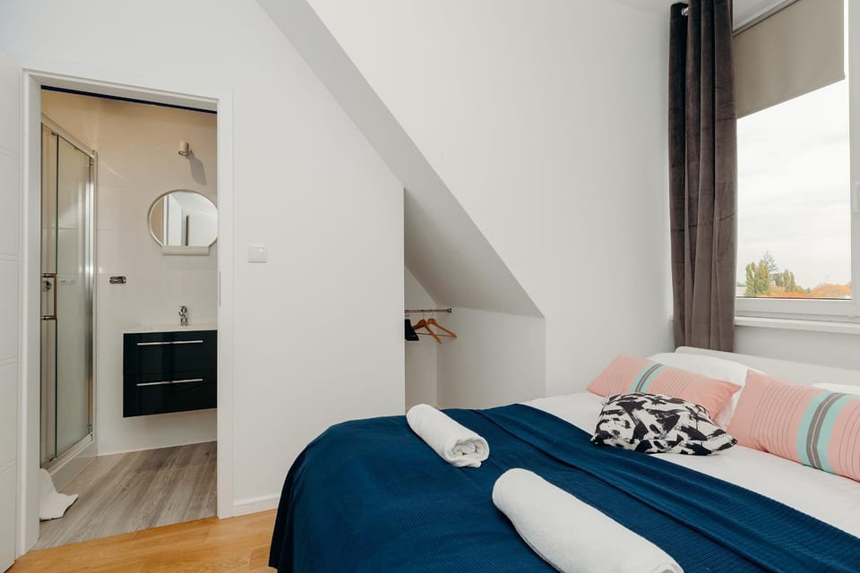 Bed, Bathroom, Bedroom