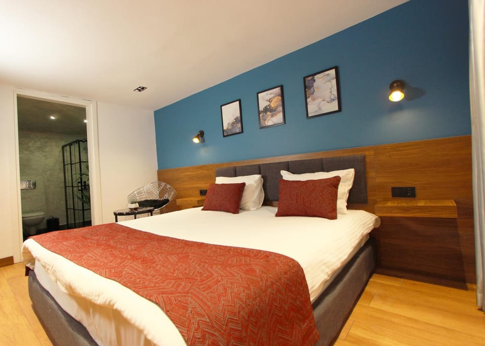 Bed, Photo of the whole room