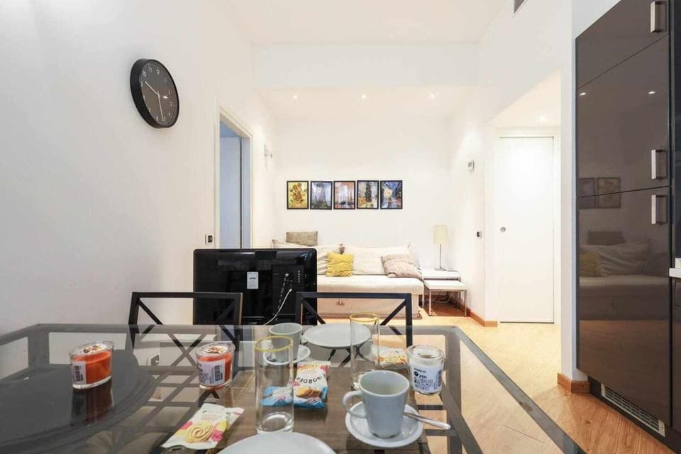 Kitchen or kitchenette, Food and drinks, Dining area, hair dresser