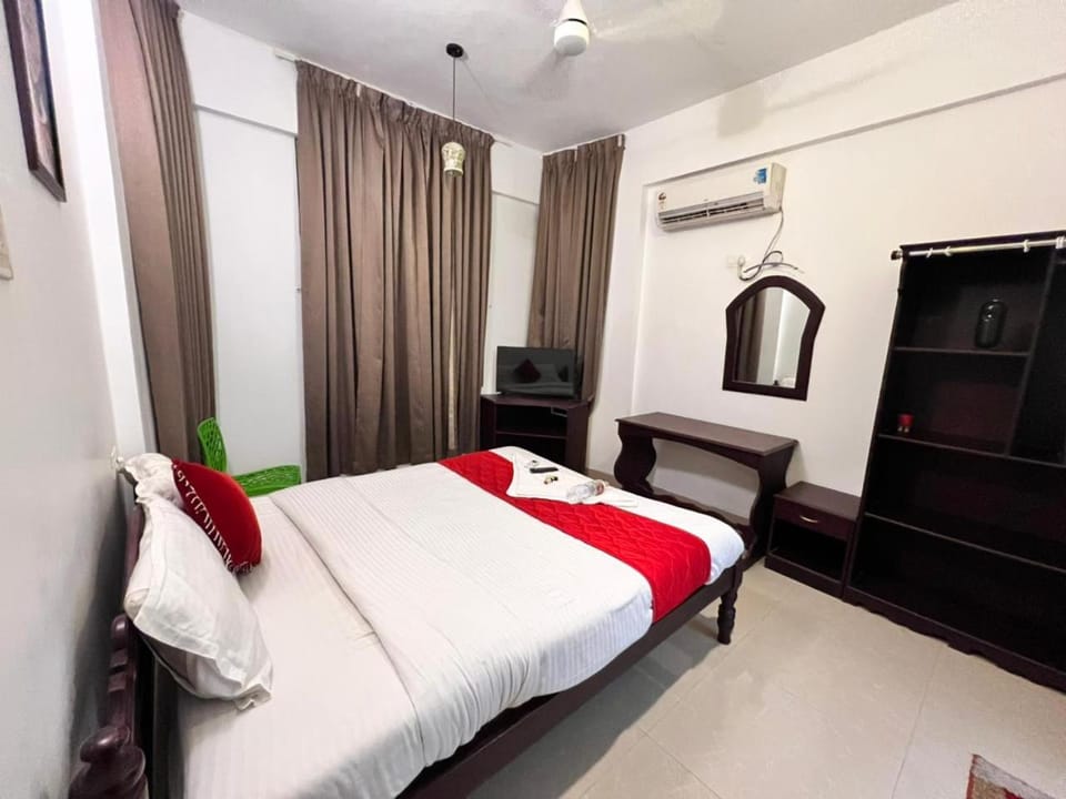 Bed, Photo of the whole room, air conditioner