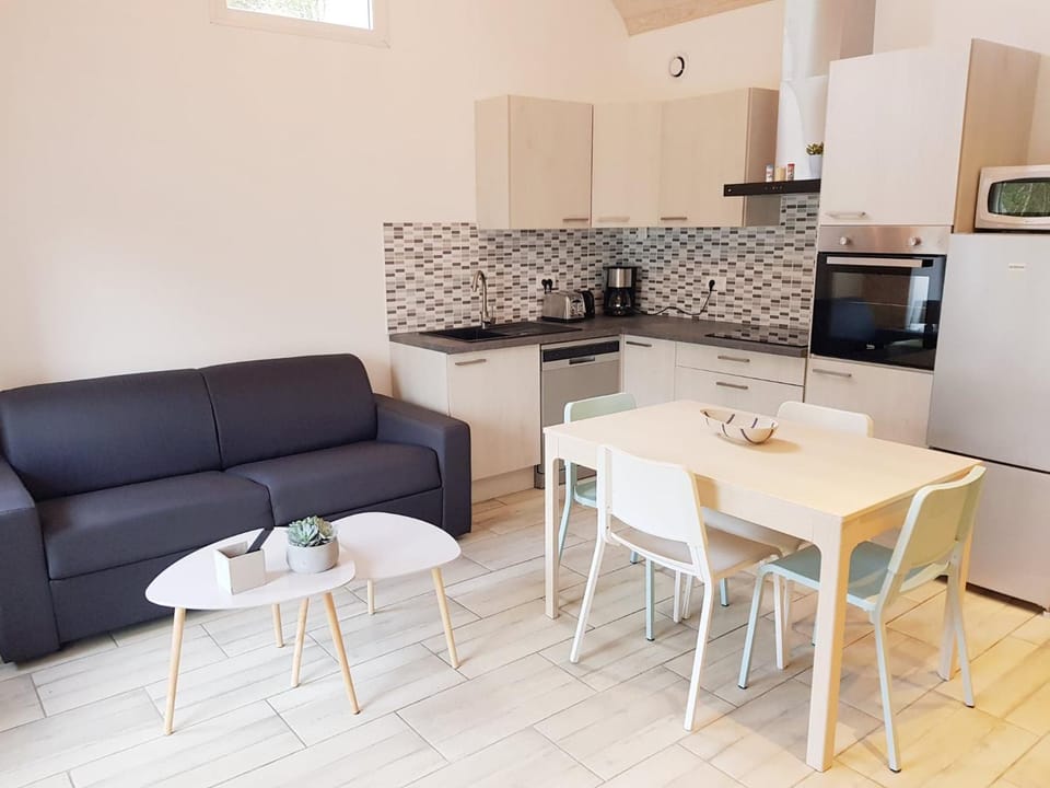 Dining area, Communal kitchen