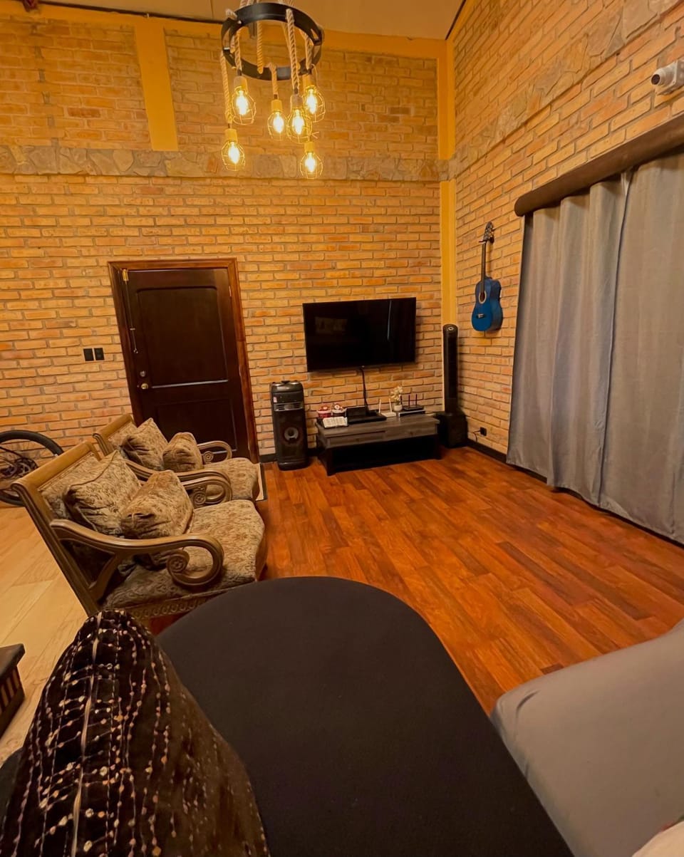 Game Room, Living room