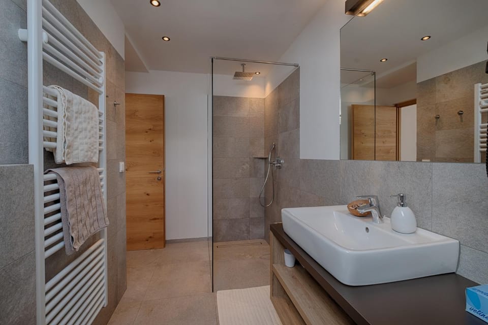 Bathroom, Photo of the whole room