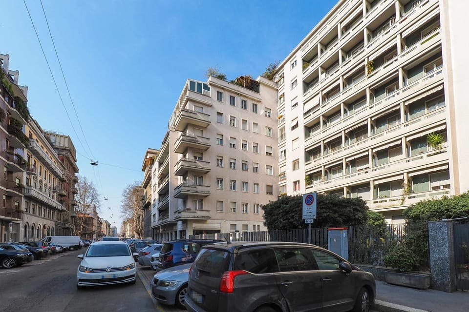 Property building, Day, Neighbourhood, Street view, Location