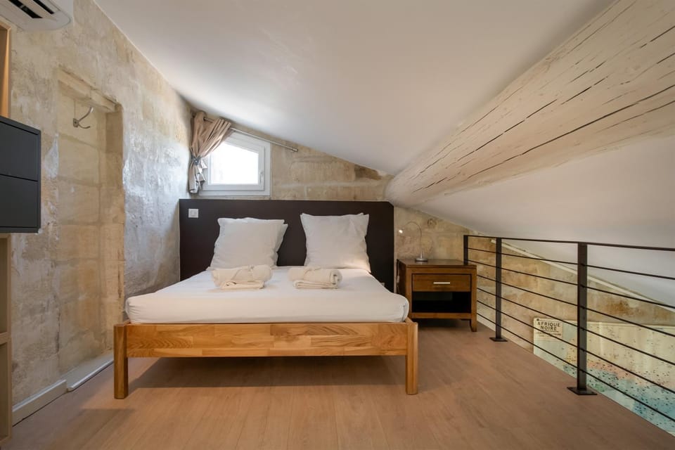 Bed, Photo of the whole room, Bedroom, air conditioner