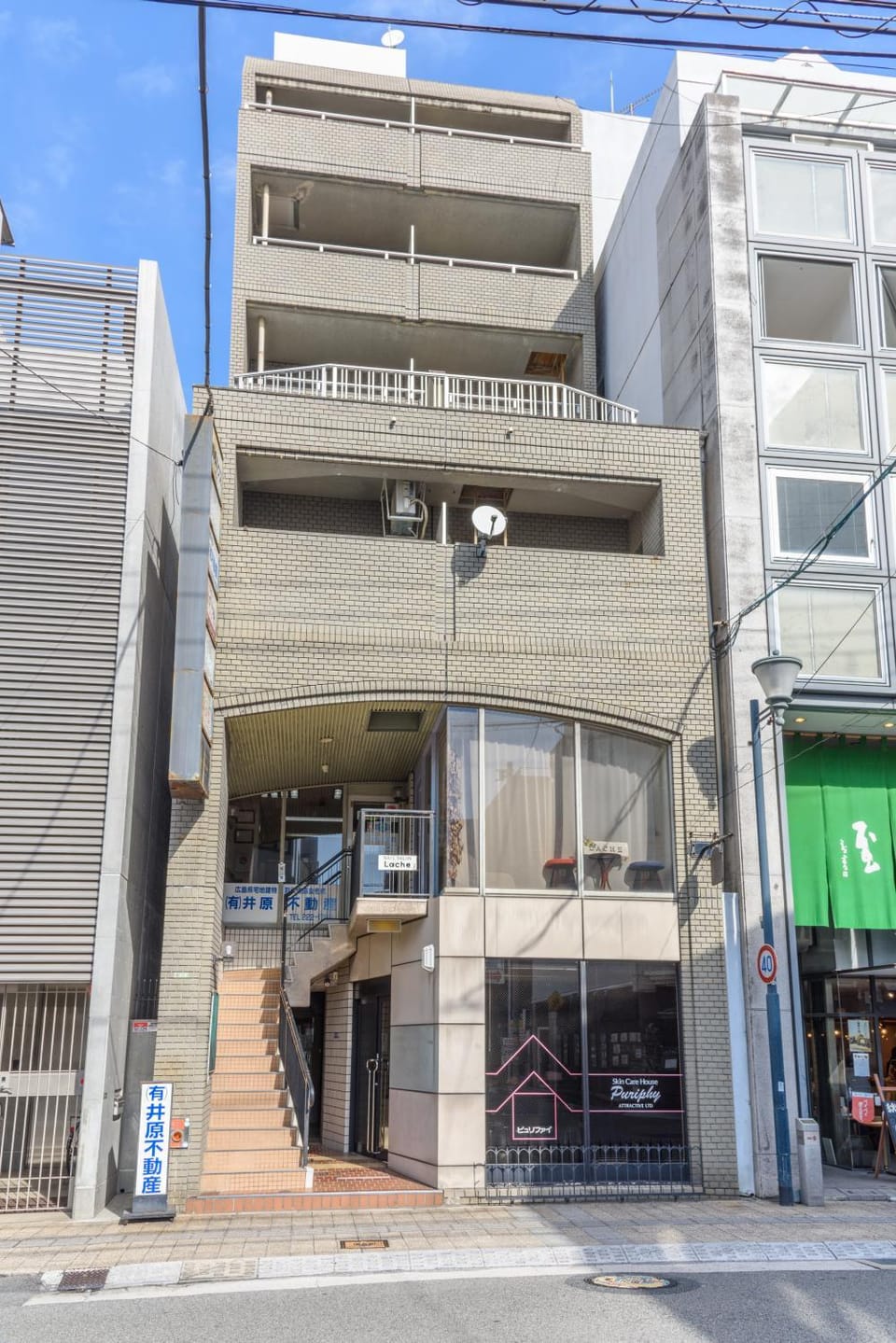 Facade/entrance