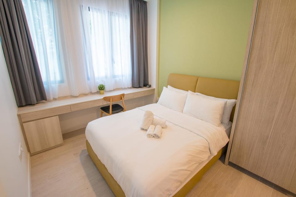 Bed, Bedroom, towels, wardrobe