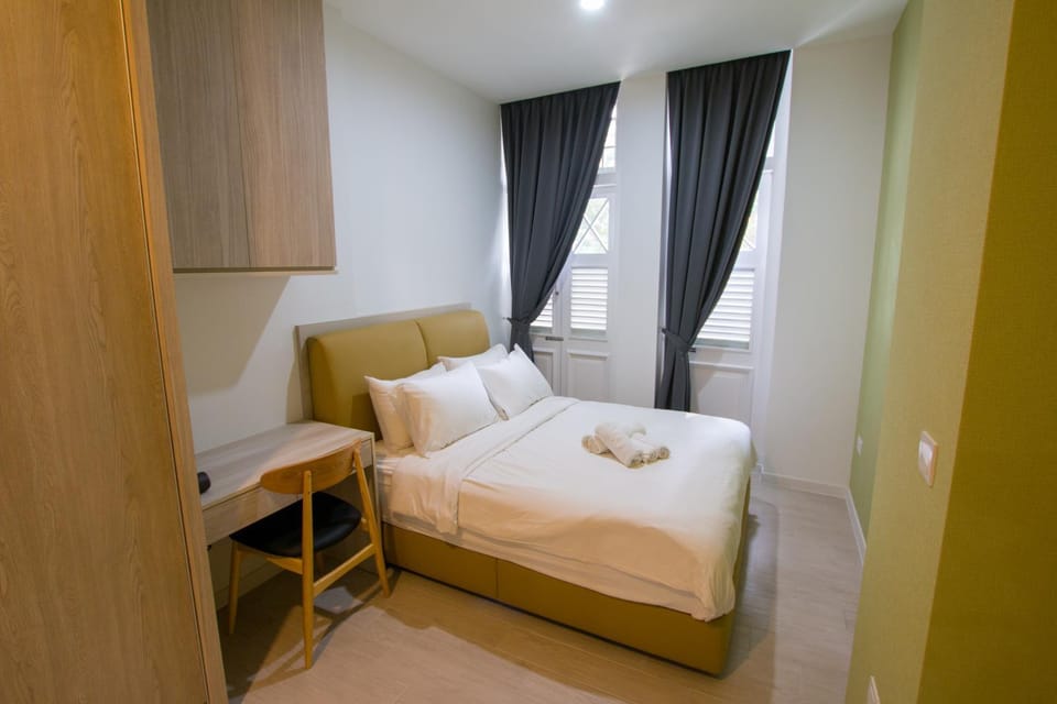 Bed, Bedroom, towels, wardrobe