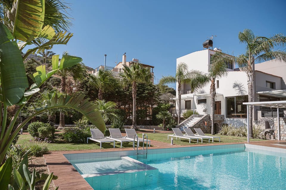 Property building, Day, Pool view, Swimming pool, sunbed