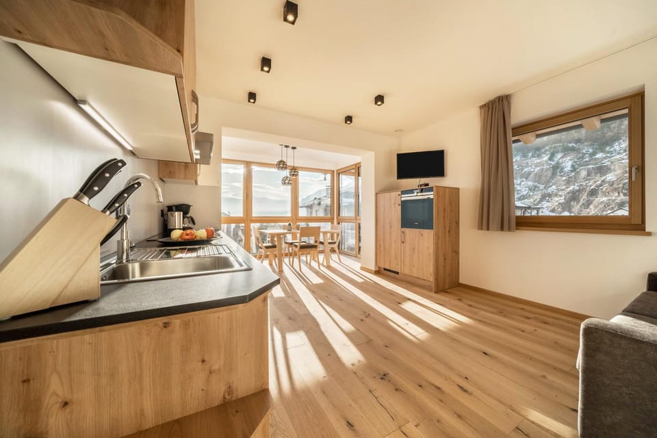 Kitchen or kitchenette, Living room