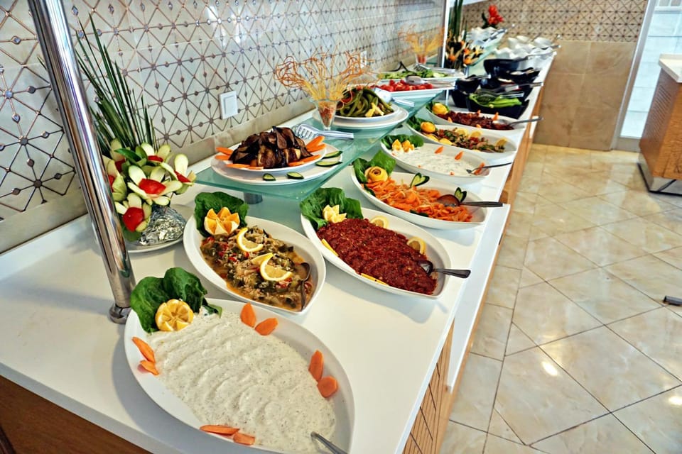 Restaurant/places to eat, Coffee/tea facilities, Food and drinks, Banquet/Function facilities, Dining area, Food, Breakfast, Lunch, Dinner, Alcoholic drinks, Non alcoholic drinks