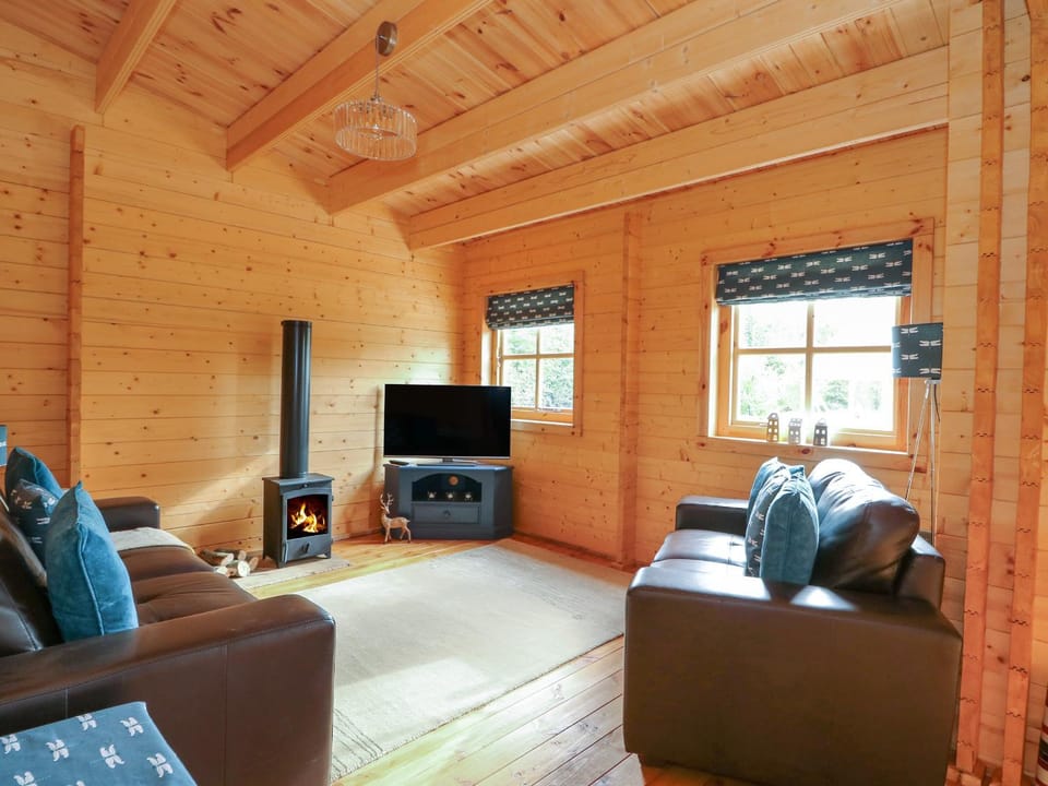 Tythe Lodge - Hot Tub Retreat in Rural Lincolnshire Family-Friendly Lodge Near Heckington House in South Kesteven District