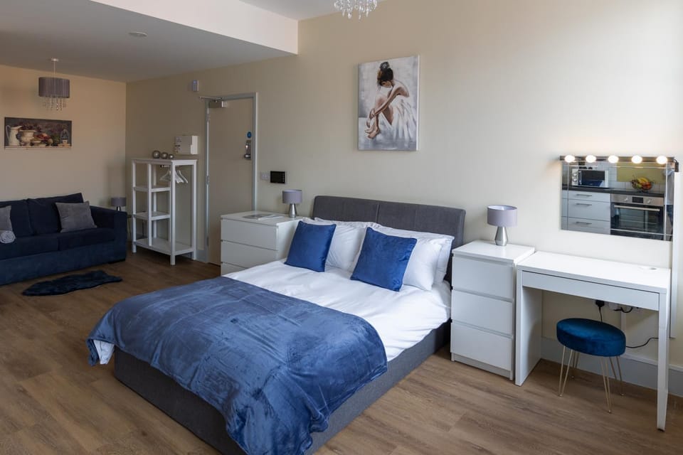 Hereford City Centre - Apartment 7, Isabella House - Modern Apartment In The Heart of The City - Sleeps 2 Guests - Hosted by RENTMYHOUSE Apartment in Hereford
