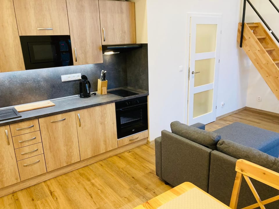 Kitchen or kitchenette, Seating area
