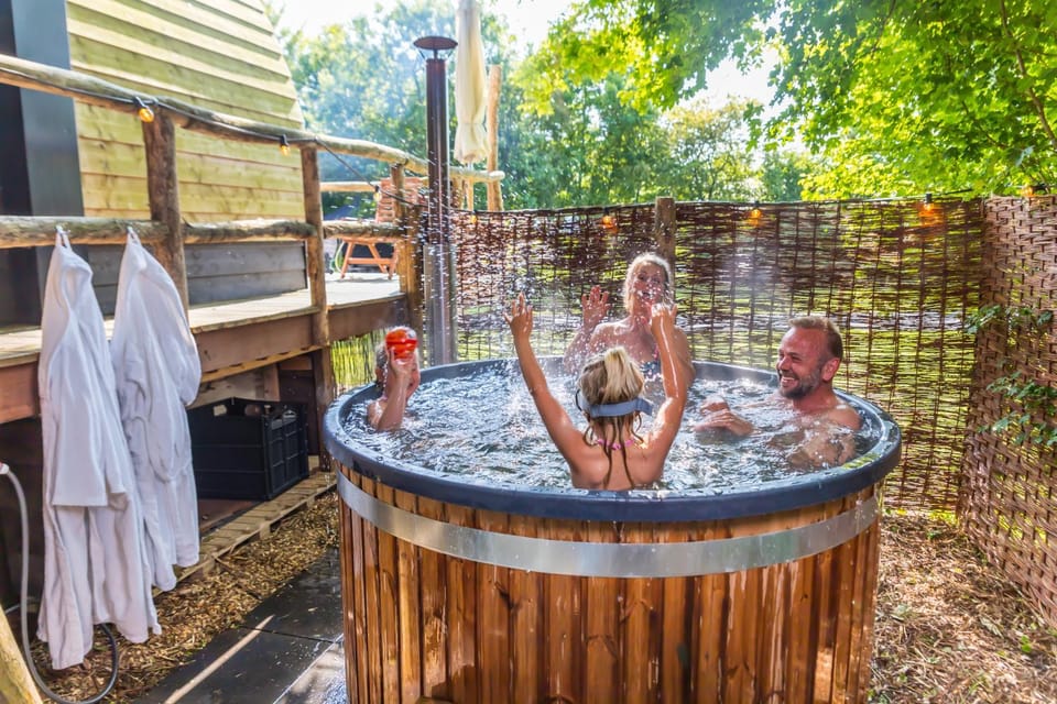 Boomhuis met wellness - Vakantiepark de Schreiershoek House in Friesland, Netherlands