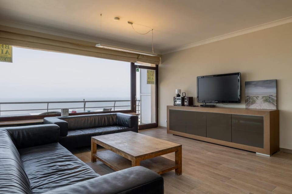 TV and multimedia, Balcony/Terrace, Kitchen or kitchenette, Living room, Seating area, Sea view