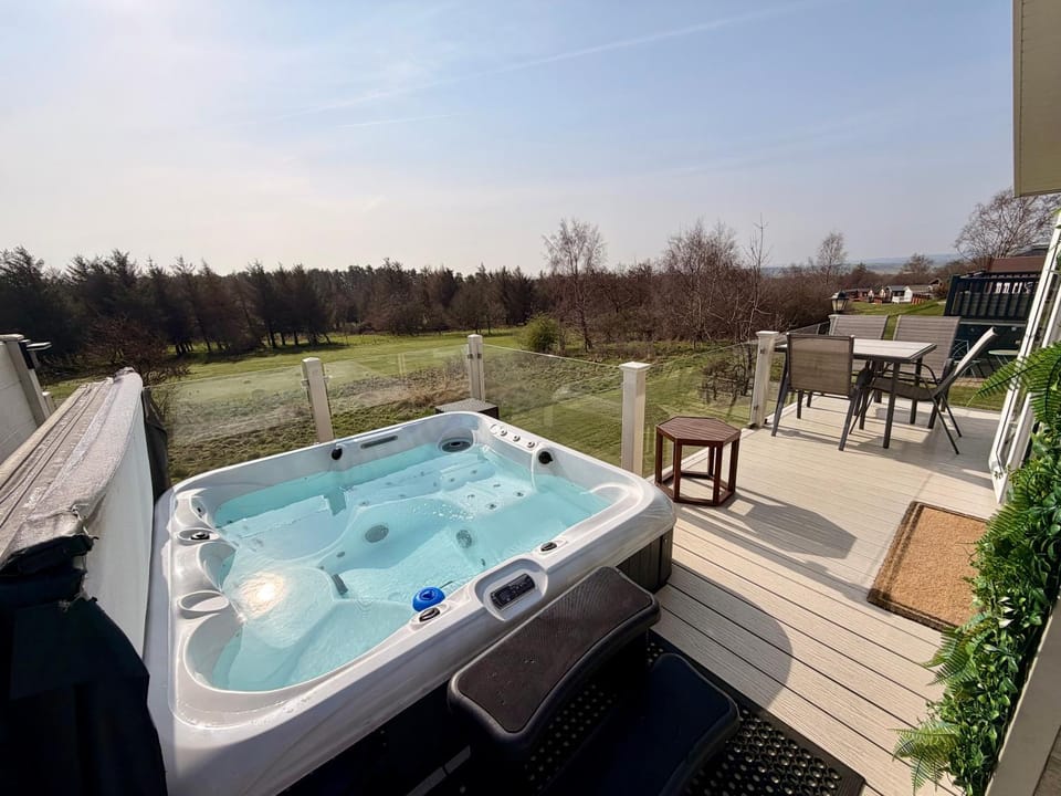 Patio, Day, Natural landscape, Hot Tub, View (from property/room), Balcony/Terrace, sunbed