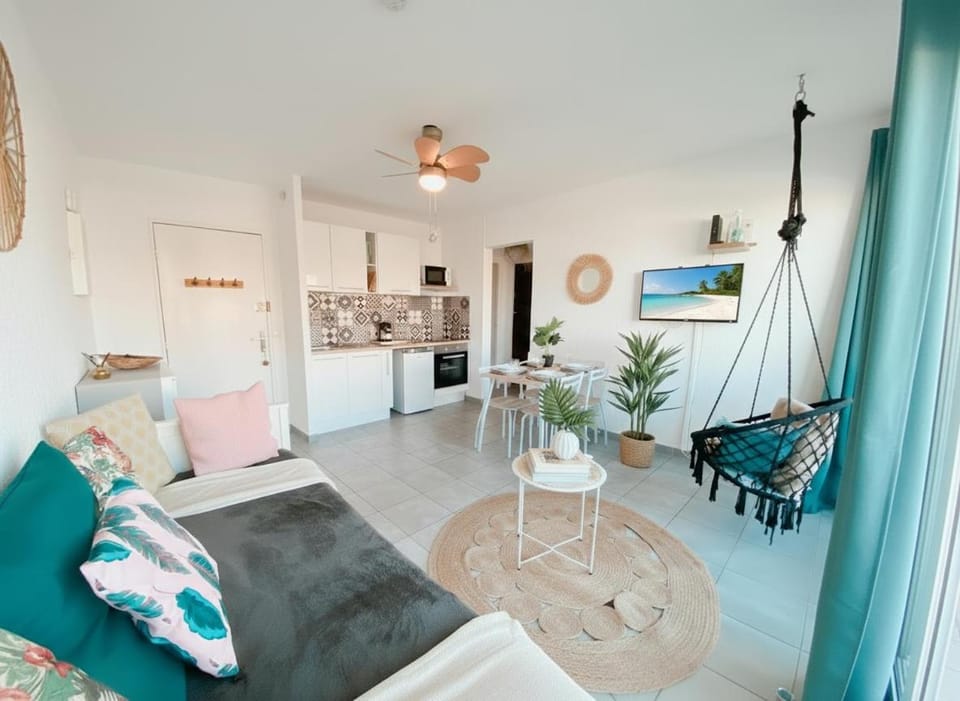 TV and multimedia, Living room, Dining area